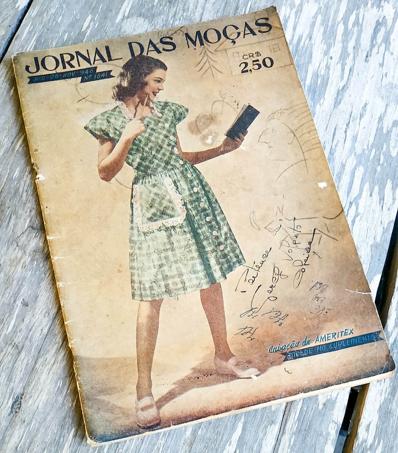 A imagem mostra a capa e uma matéria do Jornal das Moças, a revista mais antiga do acervo de Gercy Volpato, datada de 28 de novembro de 1946.